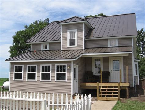 colors that go with metal roof